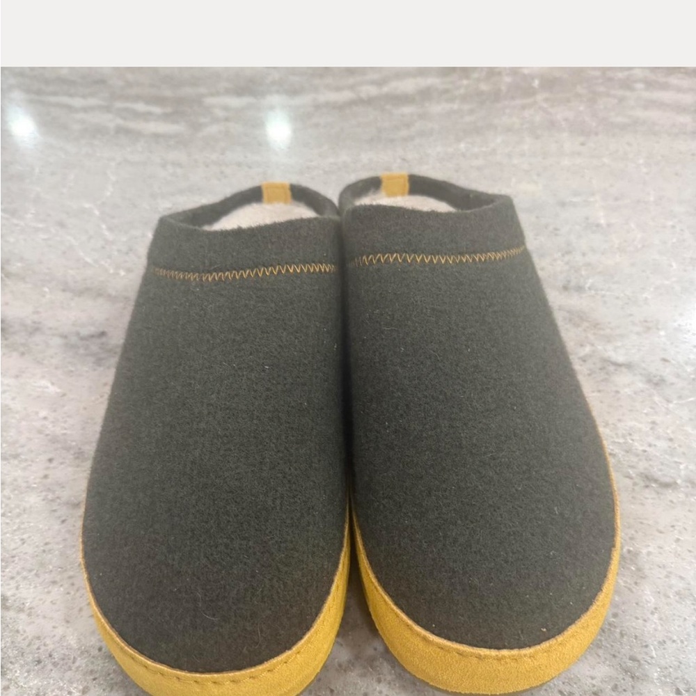 NWT OluKai Hamani Hulu Slides